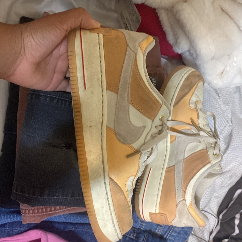 Used sisterhood low nike airforces (cashmere)